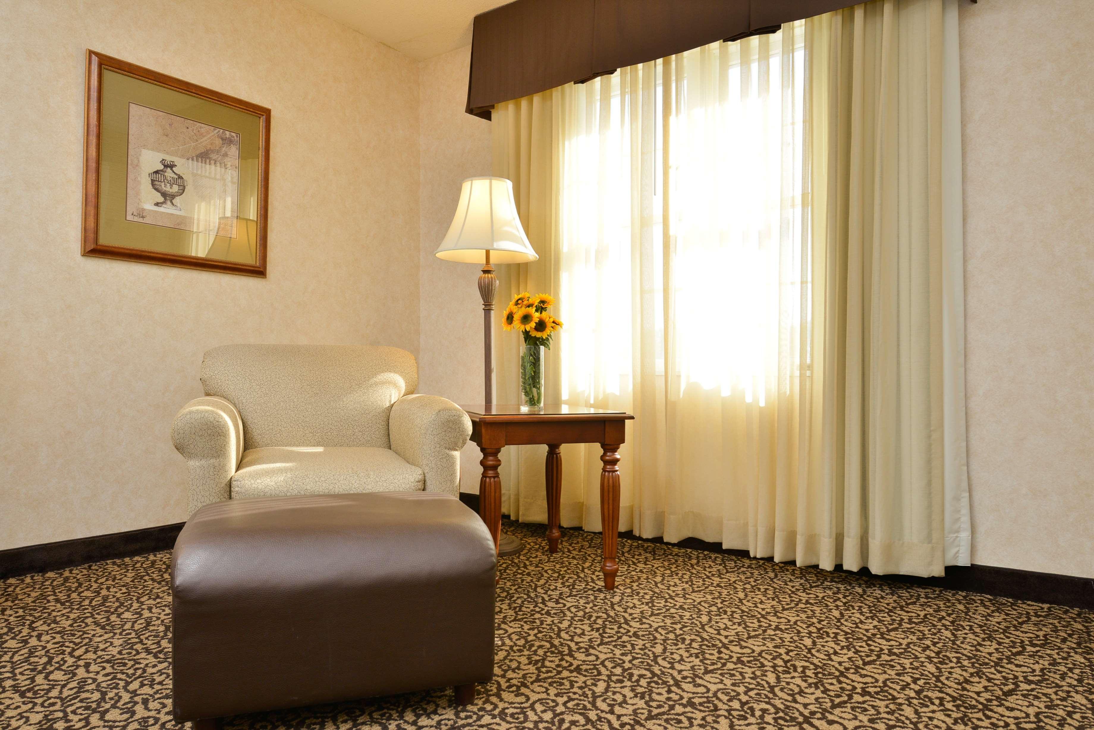 Best Western Plus Steeplegate Inn Davenport Exterior photo