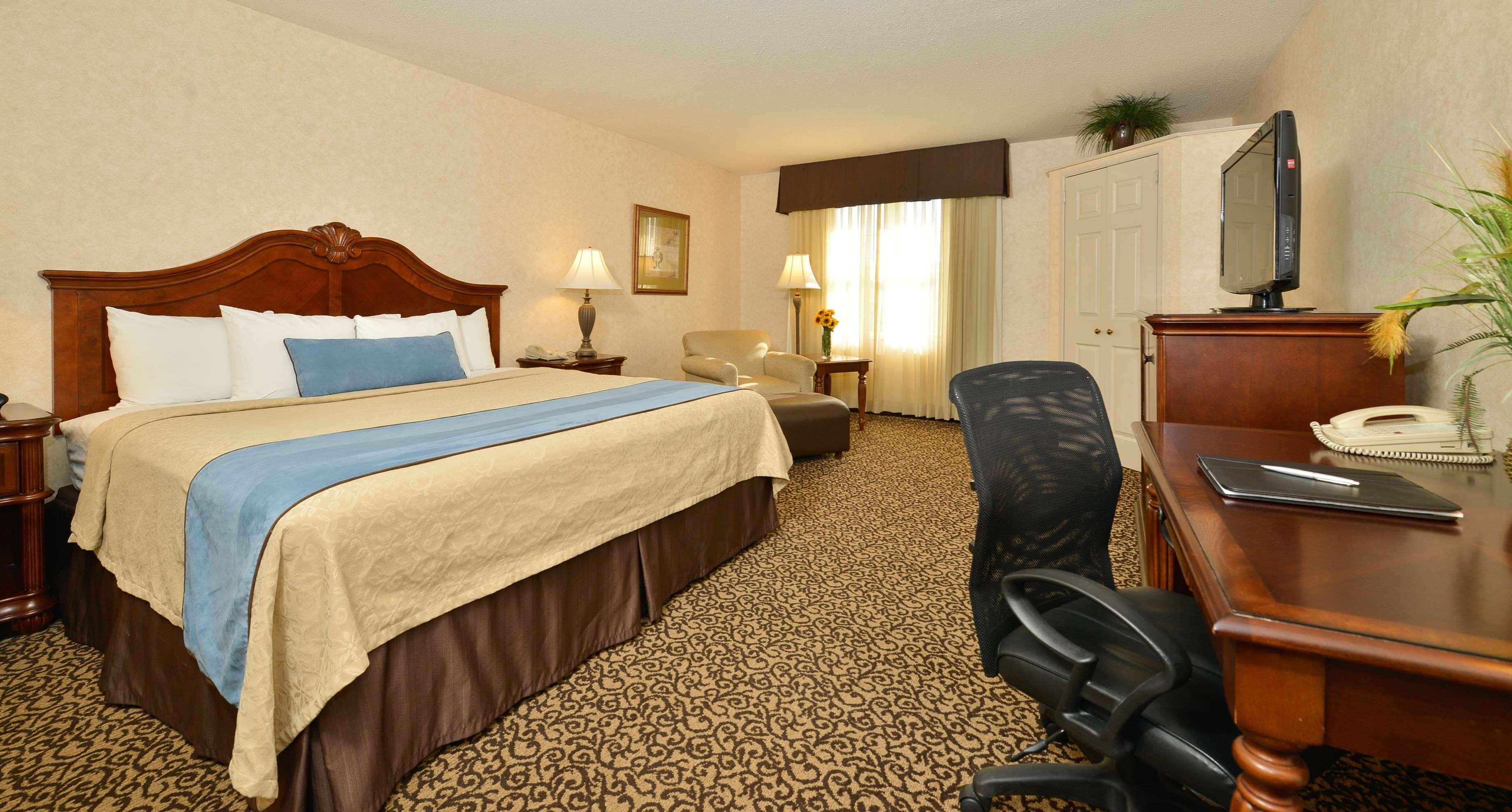 Best Western Plus Steeplegate Inn Davenport Exterior photo