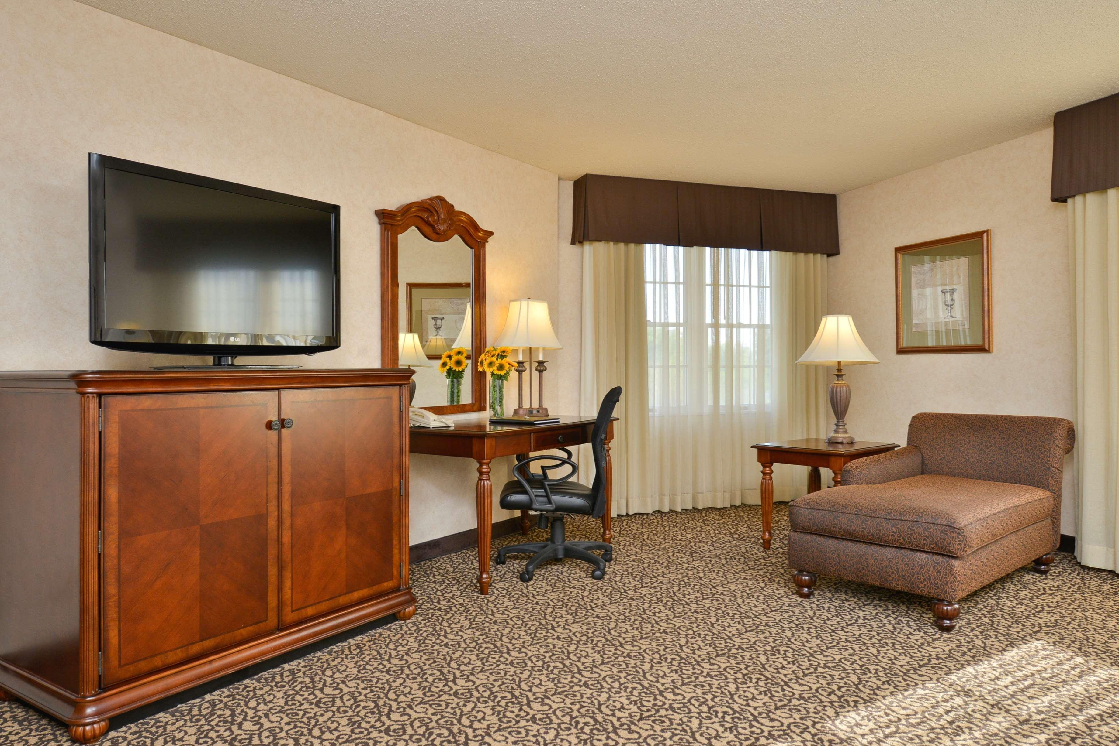 Best Western Plus Steeplegate Inn Davenport Exterior photo