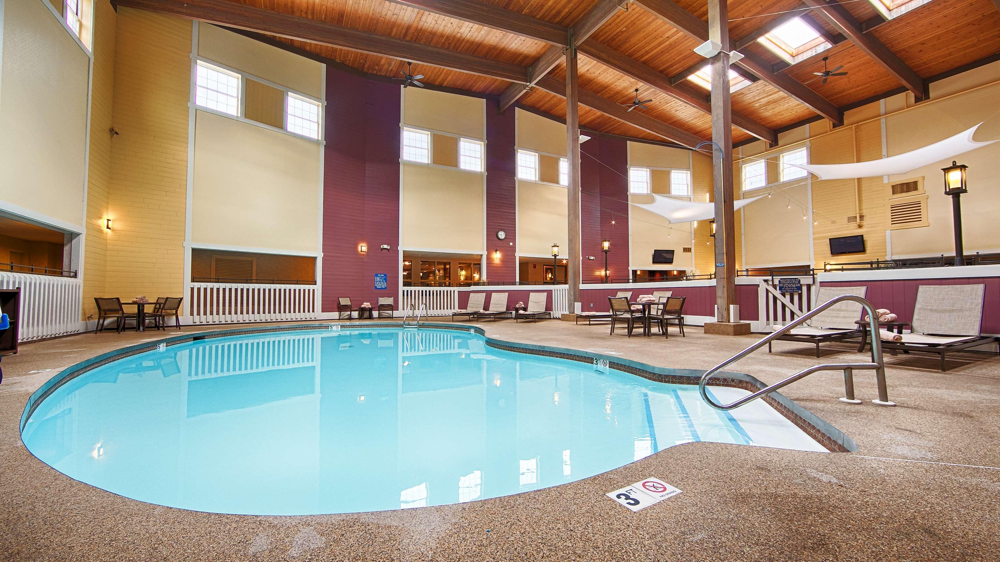 Best Western Plus Steeplegate Inn Davenport Exterior photo