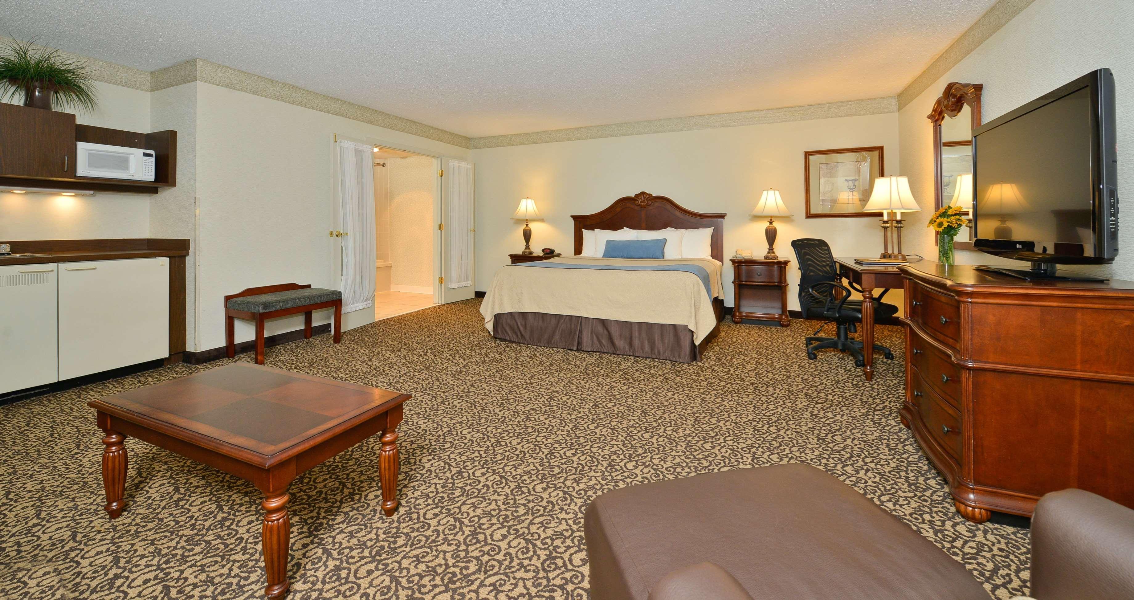 Best Western Plus Steeplegate Inn Davenport Exterior photo