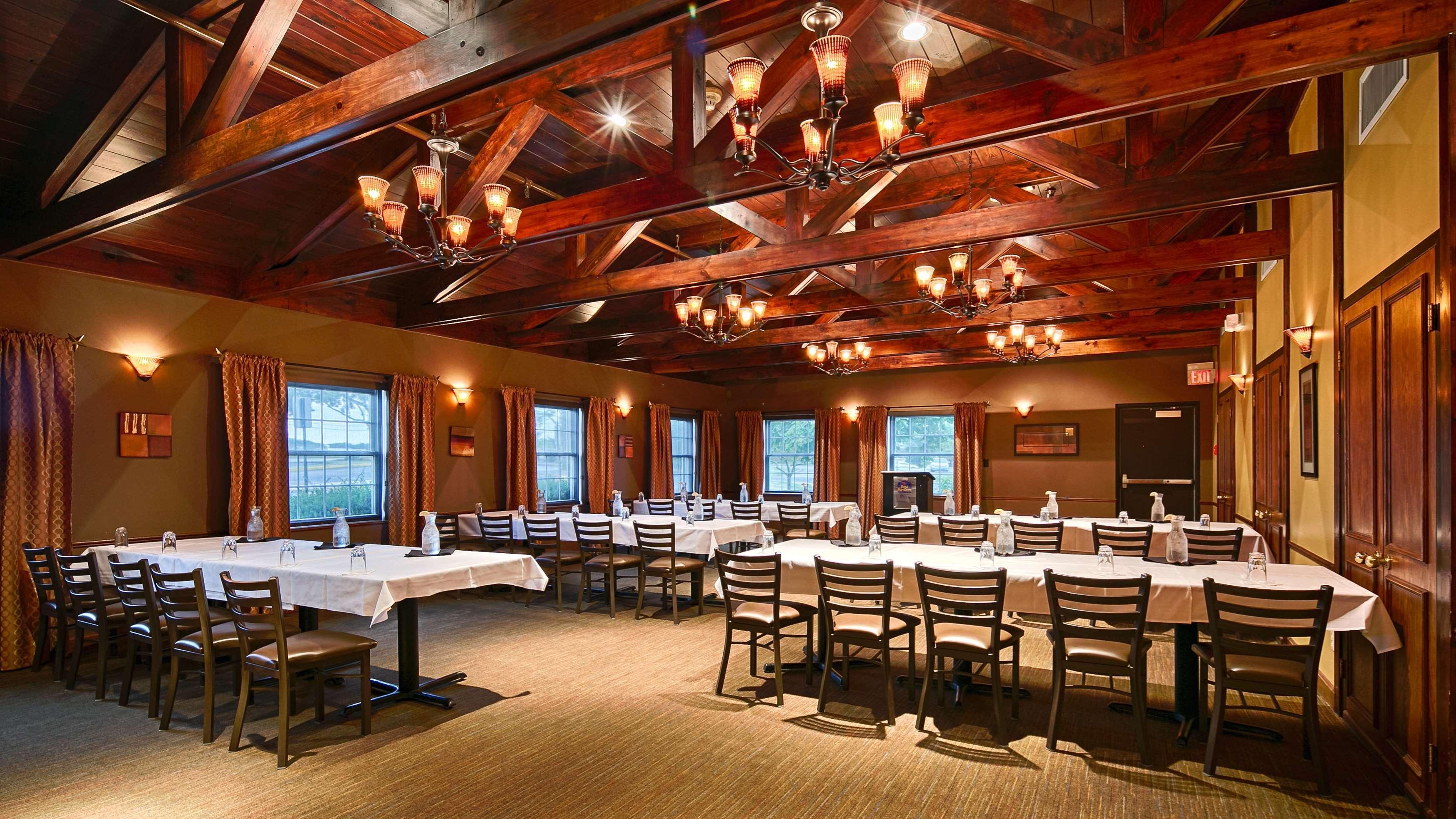 Best Western Plus Steeplegate Inn Davenport Exterior photo