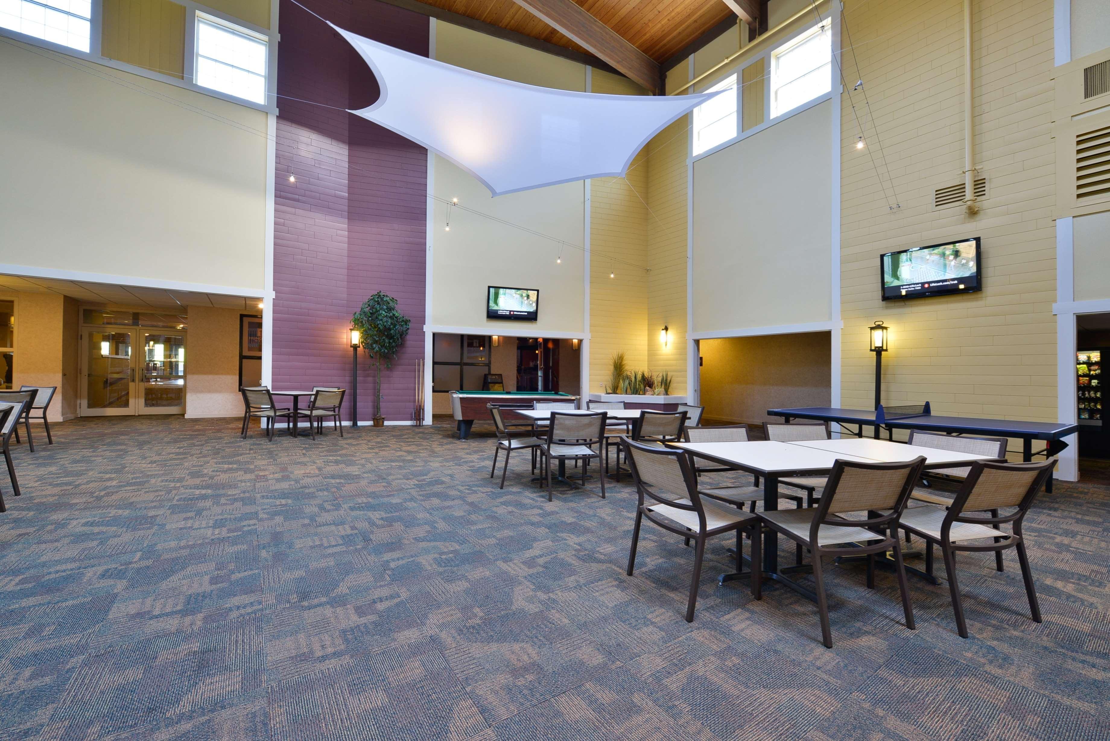 Best Western Plus Steeplegate Inn Davenport Exterior photo