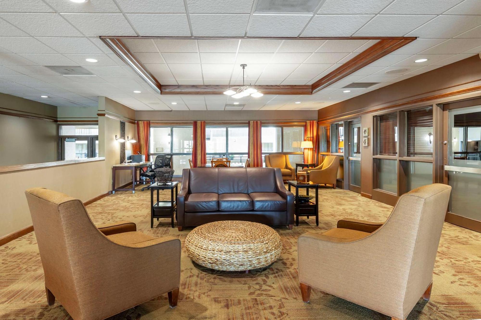 Best Western Plus Steeplegate Inn Davenport Exterior photo