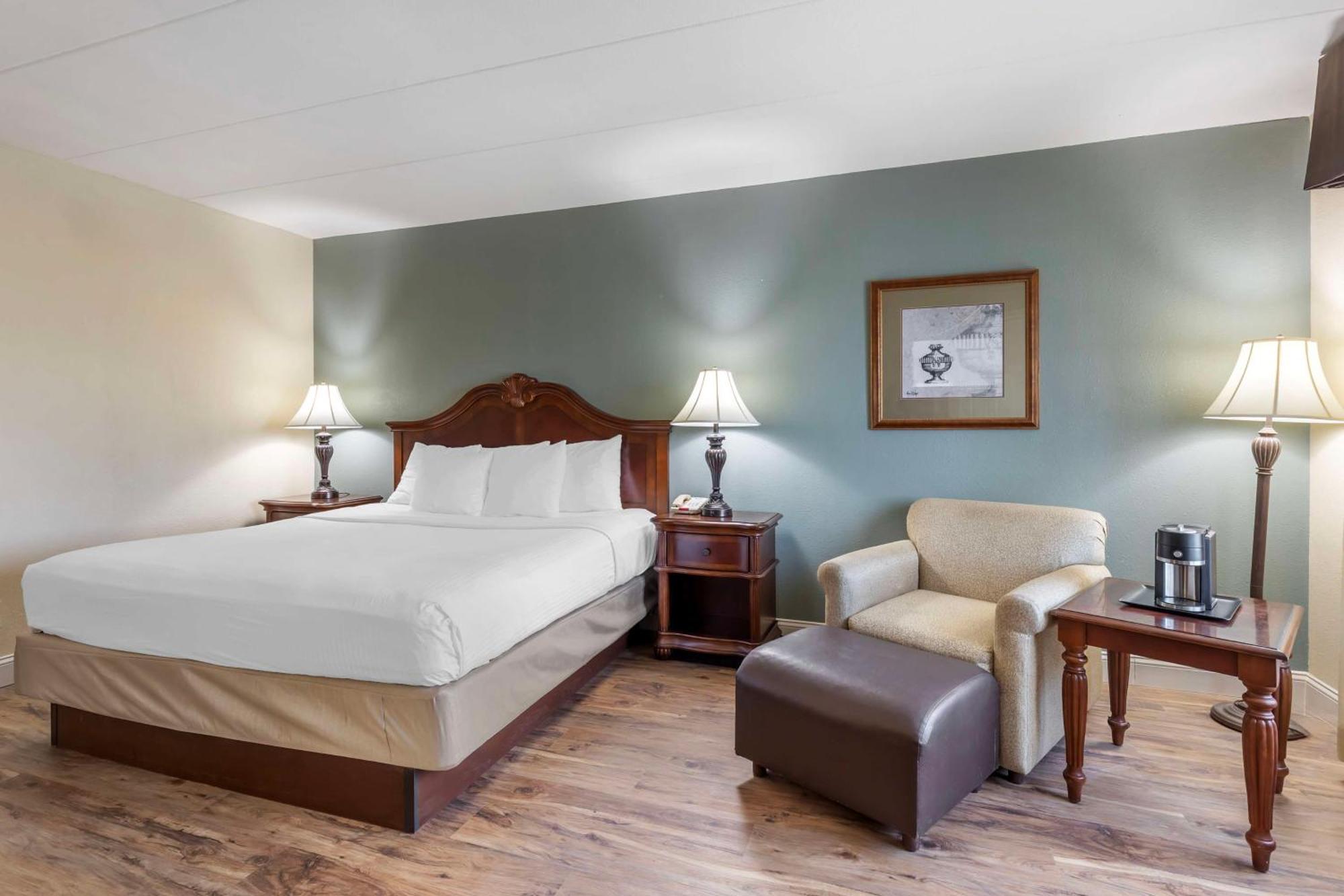 Best Western Plus Steeplegate Inn Davenport Exterior photo