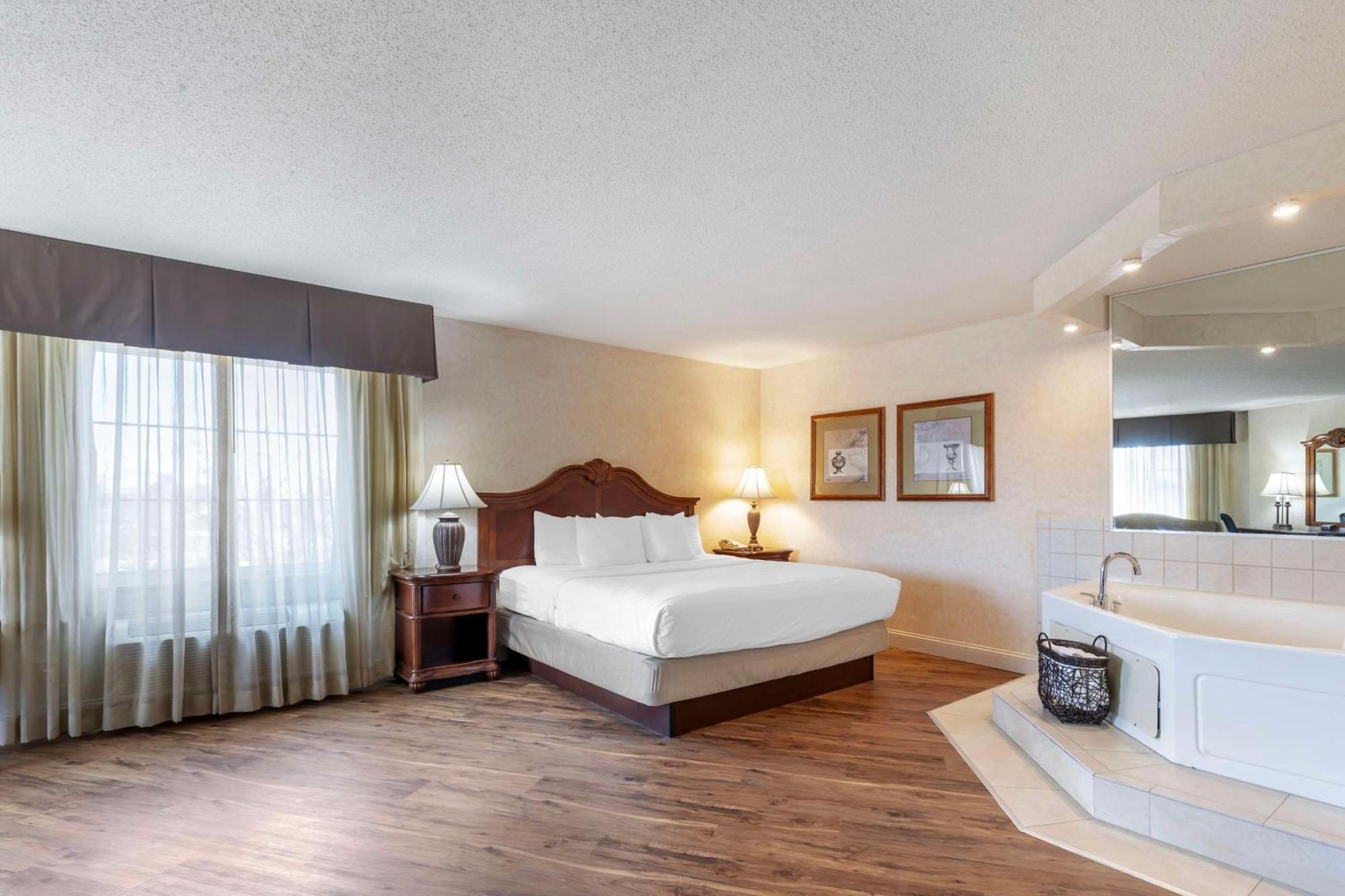 Best Western Plus Steeplegate Inn Davenport Exterior photo