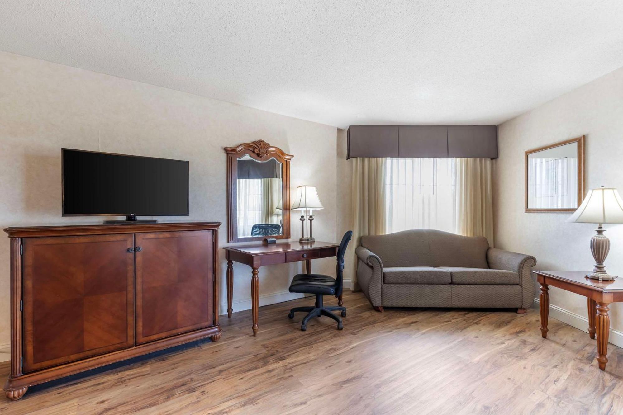 Best Western Plus Steeplegate Inn Davenport Exterior photo