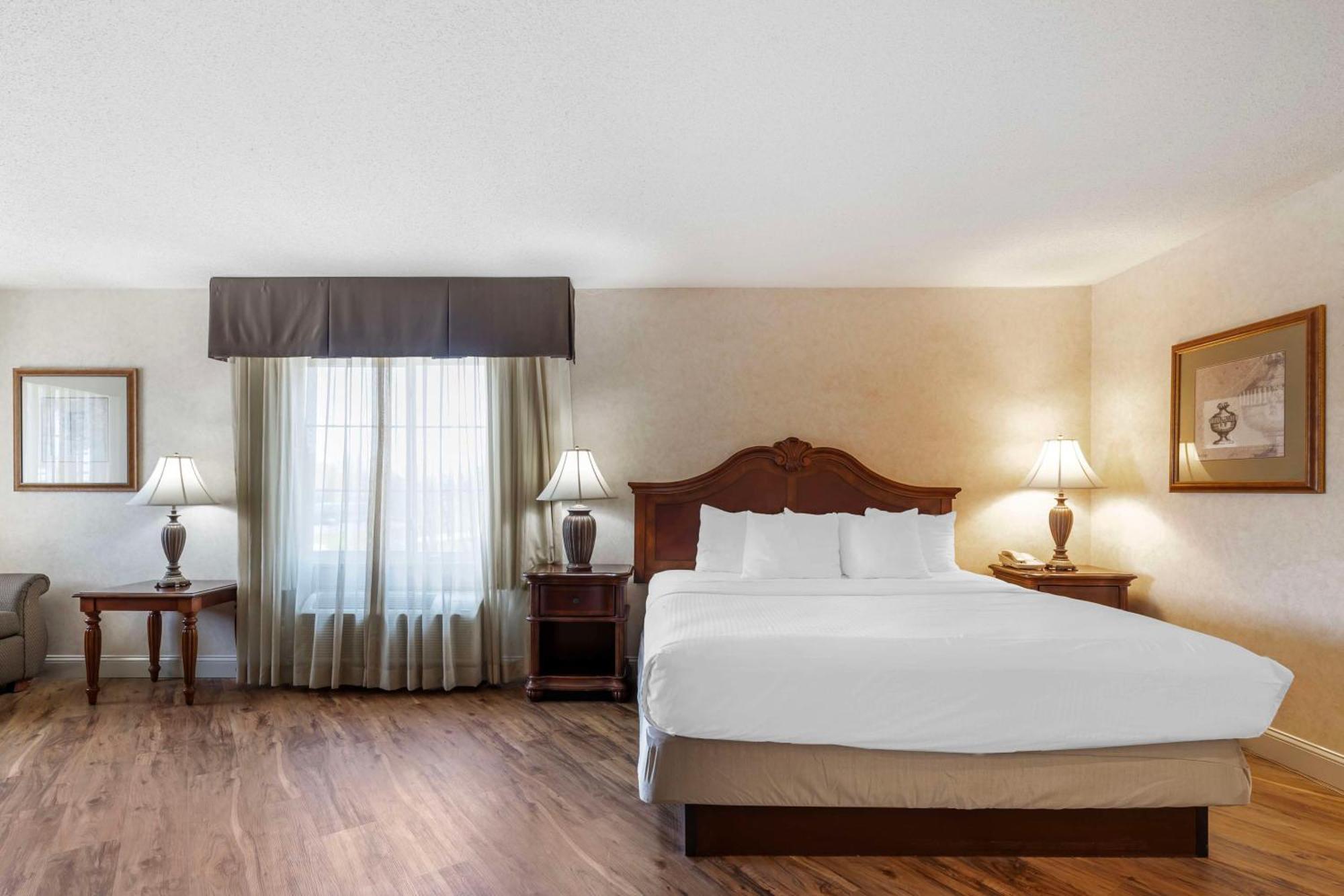 Best Western Plus Steeplegate Inn Davenport Exterior photo