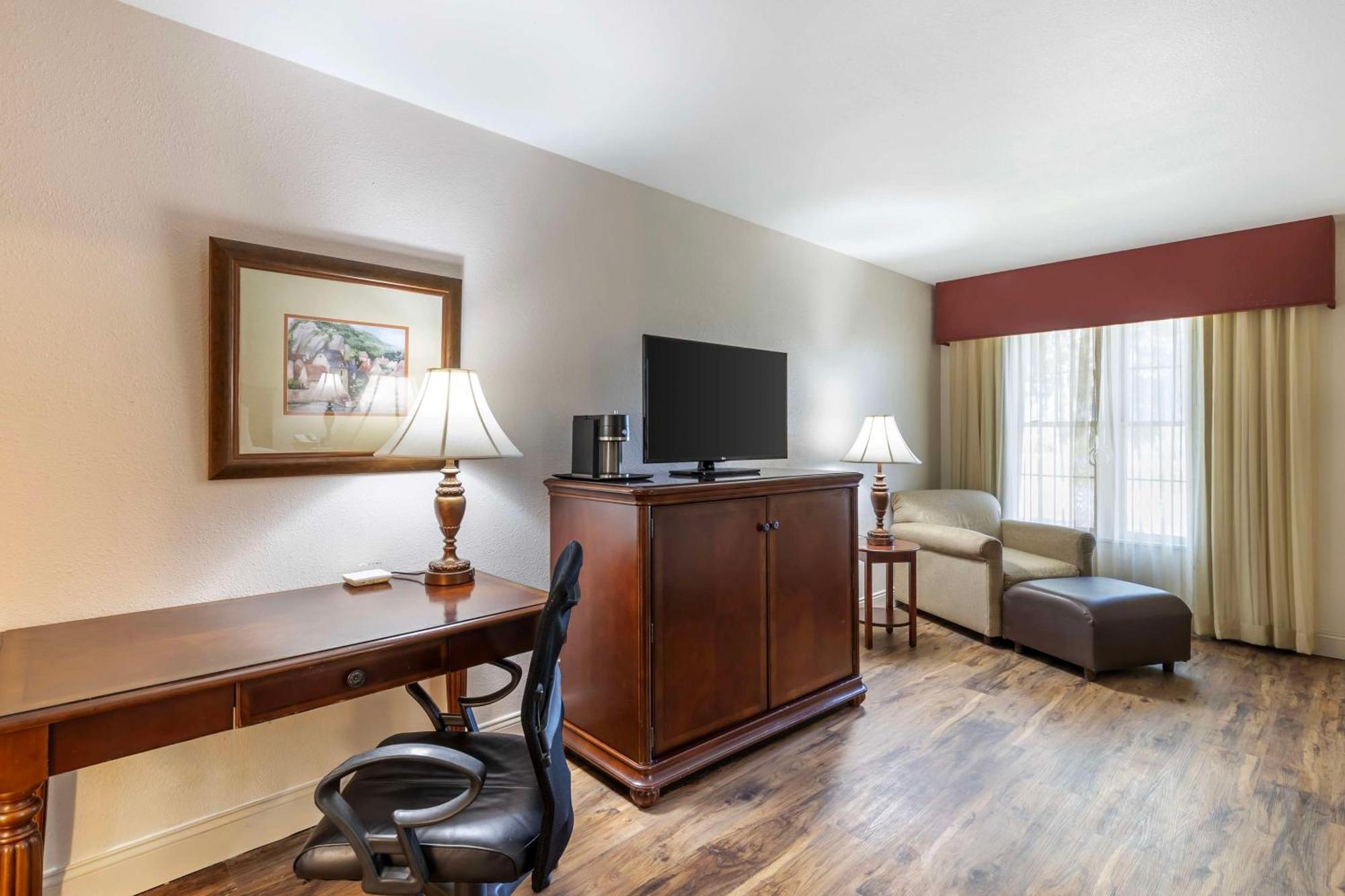 Best Western Plus Steeplegate Inn Davenport Exterior photo