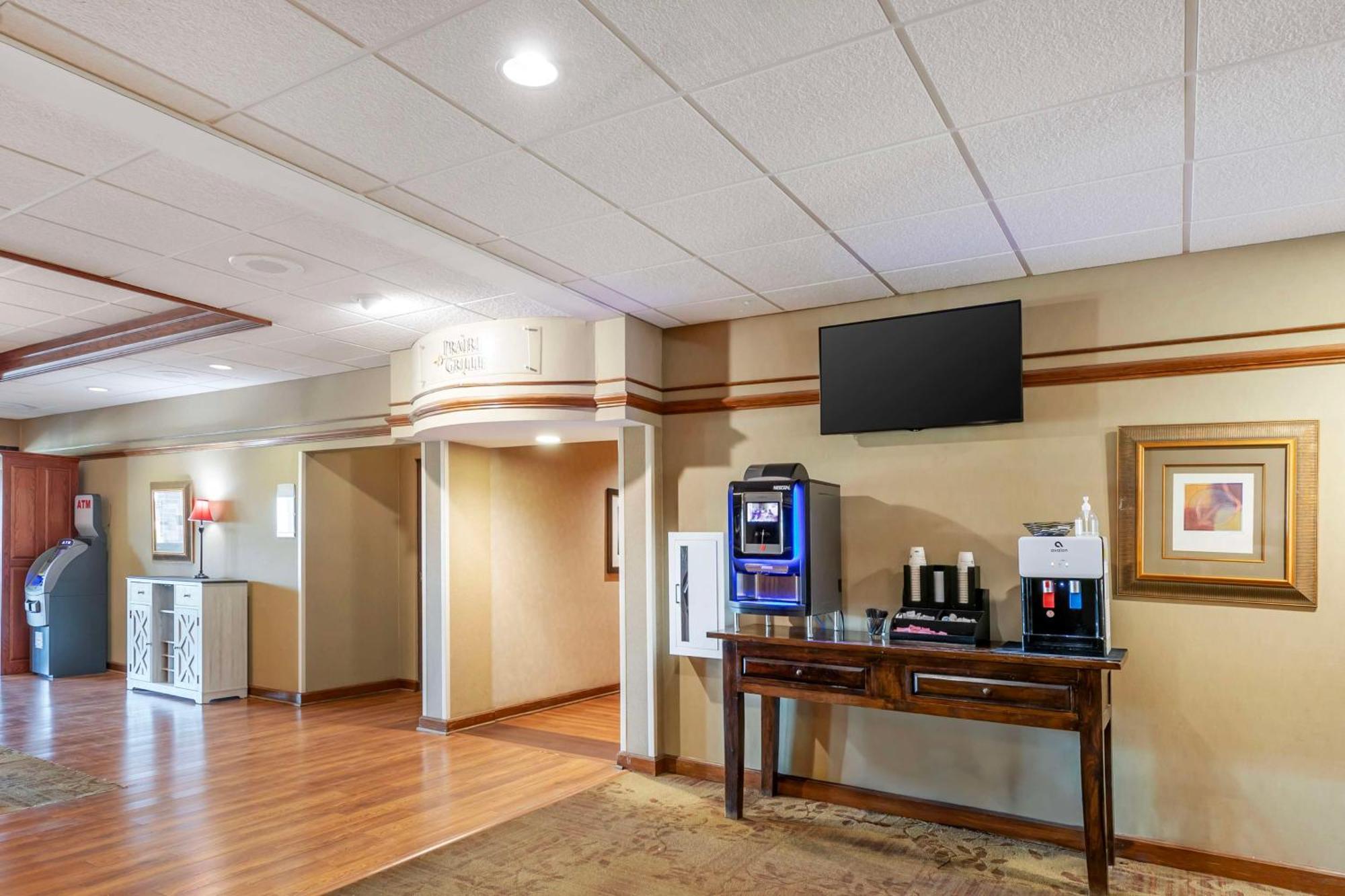 Best Western Plus Steeplegate Inn Davenport Exterior photo
