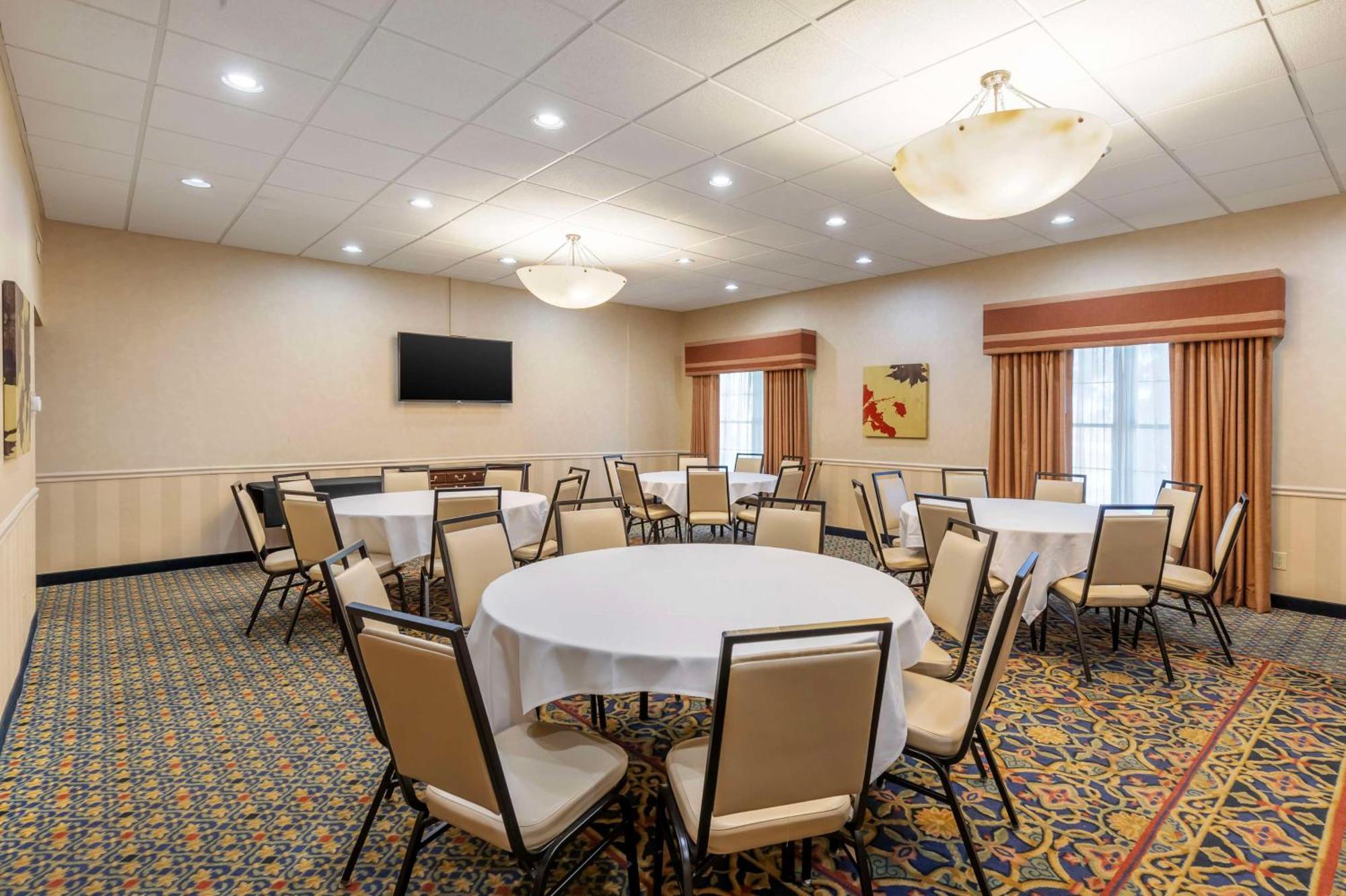 Best Western Plus Steeplegate Inn Davenport Exterior photo