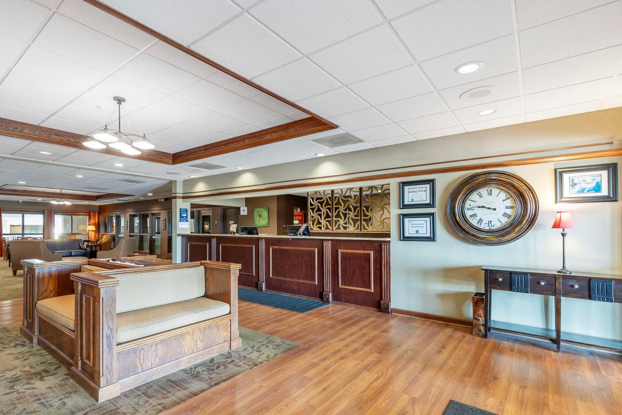 Best Western Plus Steeplegate Inn Davenport Exterior photo