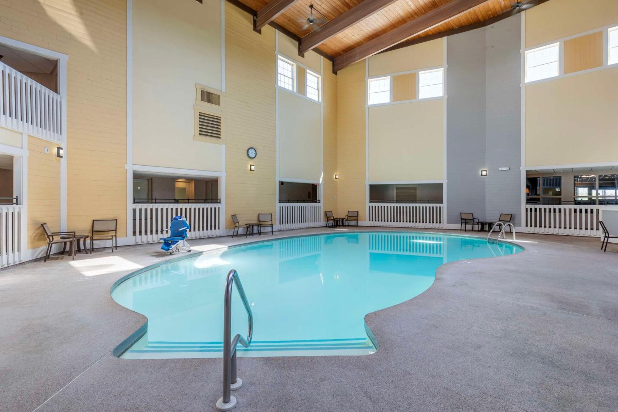 Best Western Plus Steeplegate Inn Davenport Exterior photo