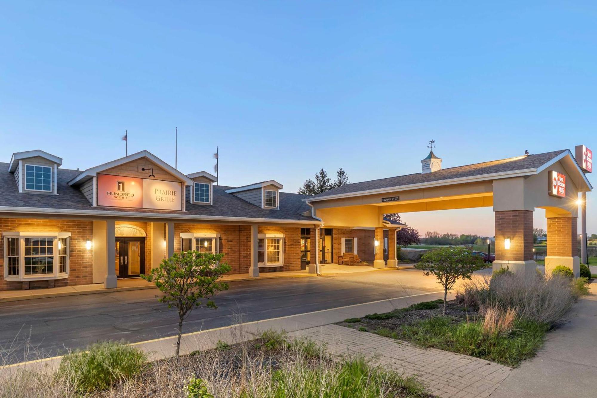 Best Western Plus Steeplegate Inn Davenport Exterior photo