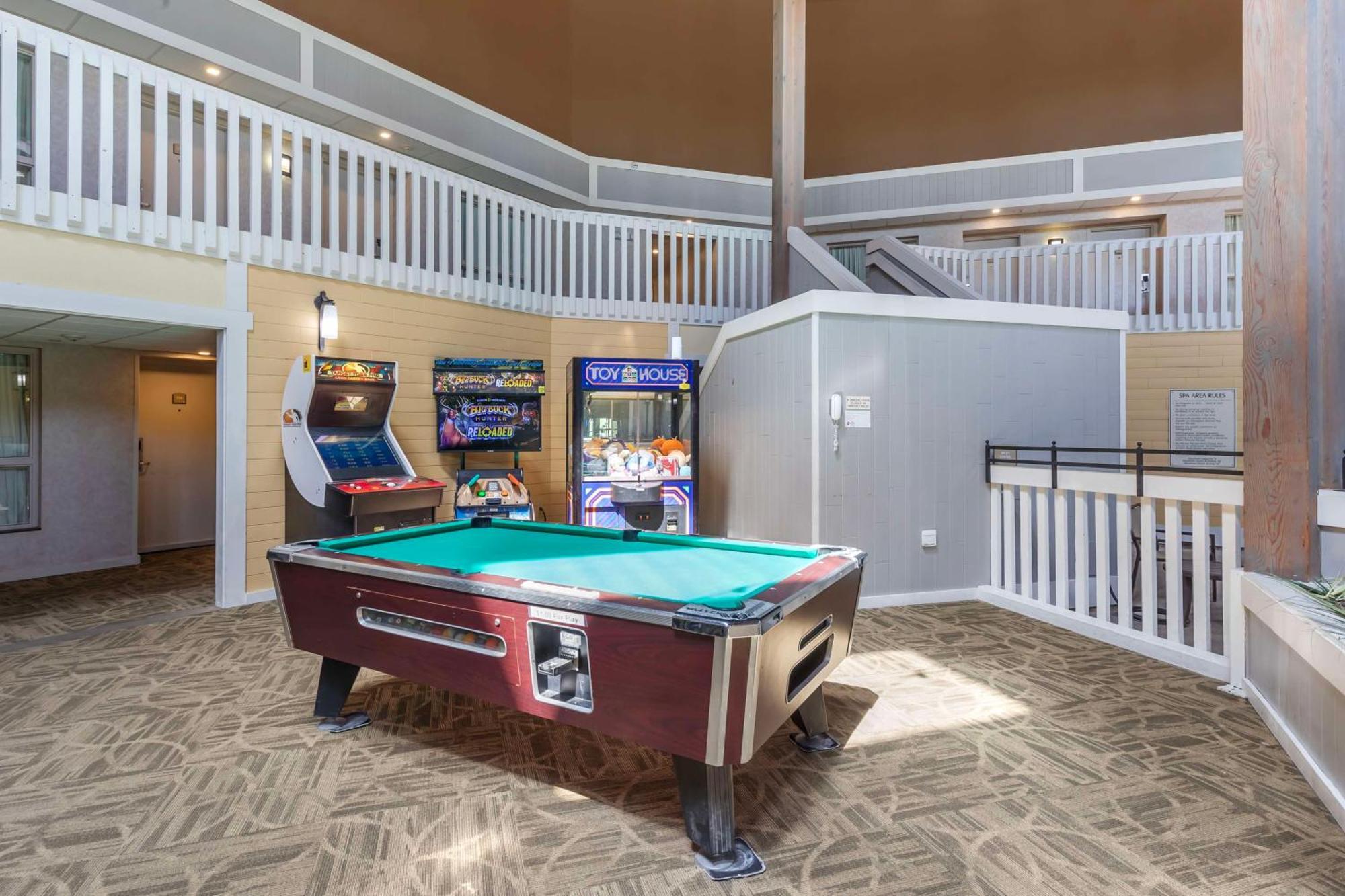 Best Western Plus Steeplegate Inn Davenport Exterior photo